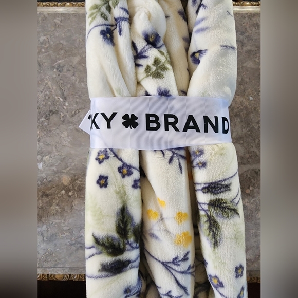 NWT Lucky Brand Plush Blanket Floral Print size Twin - Picture 5 of 6